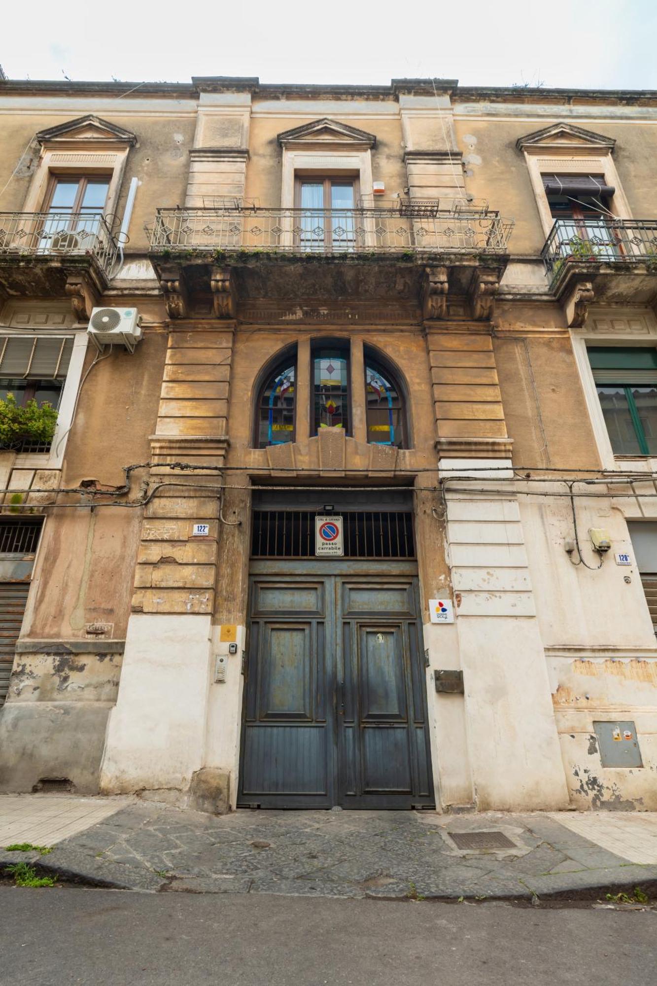 Canvas Sicily Apartment Катания Экстерьер фото